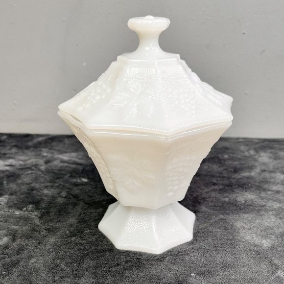 Vintage Anchor Hocking Milk Glass Pedestal Dish with Lid Candy Treats Grapevine - Picture 4 of 12